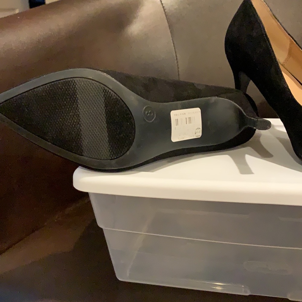 Velvet Pump - Picture 2 of 5